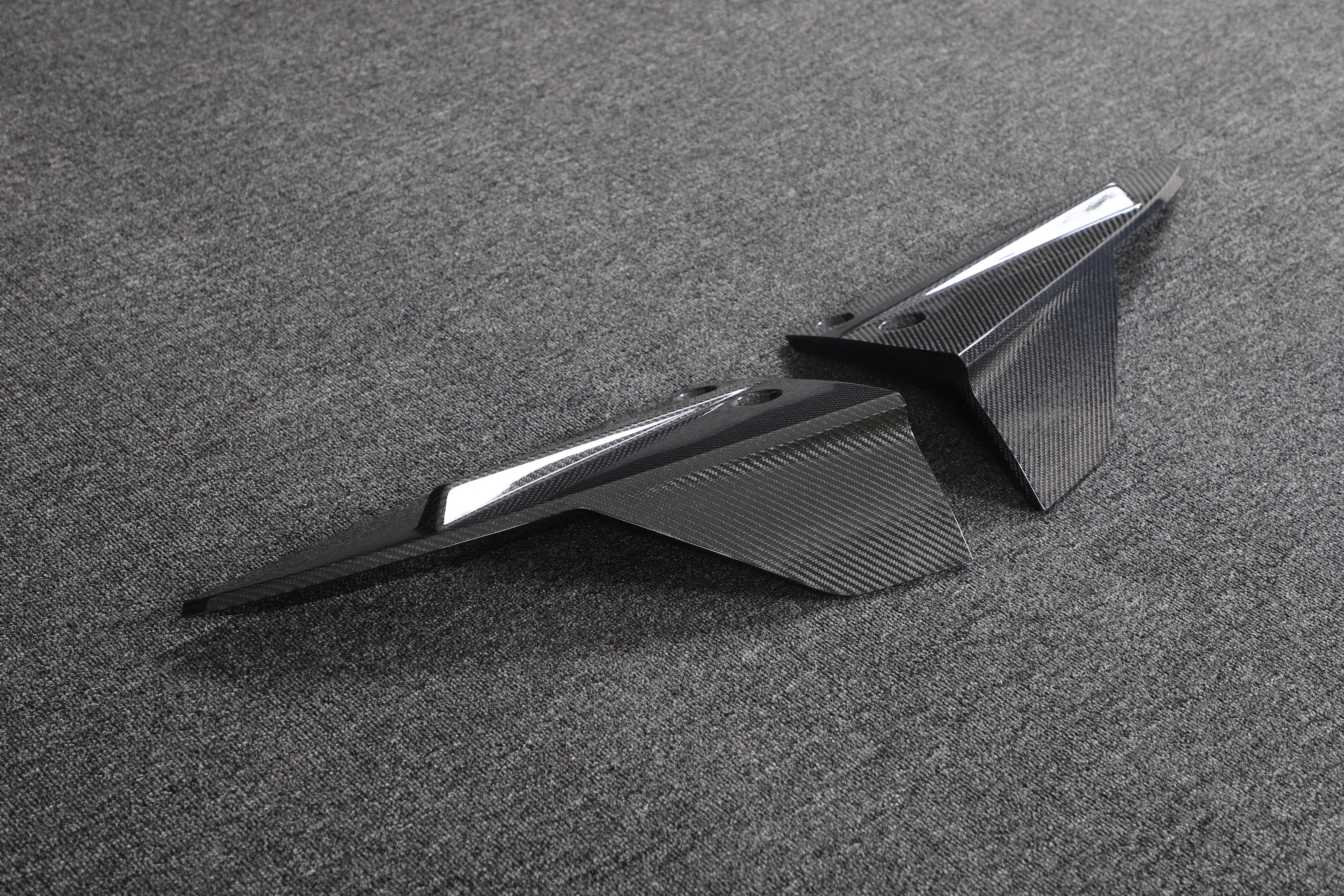 DynaCarbon™️ Carbon Rear Bumper Diffuser Splitters for Tesla Model S Plaid 2021-2023