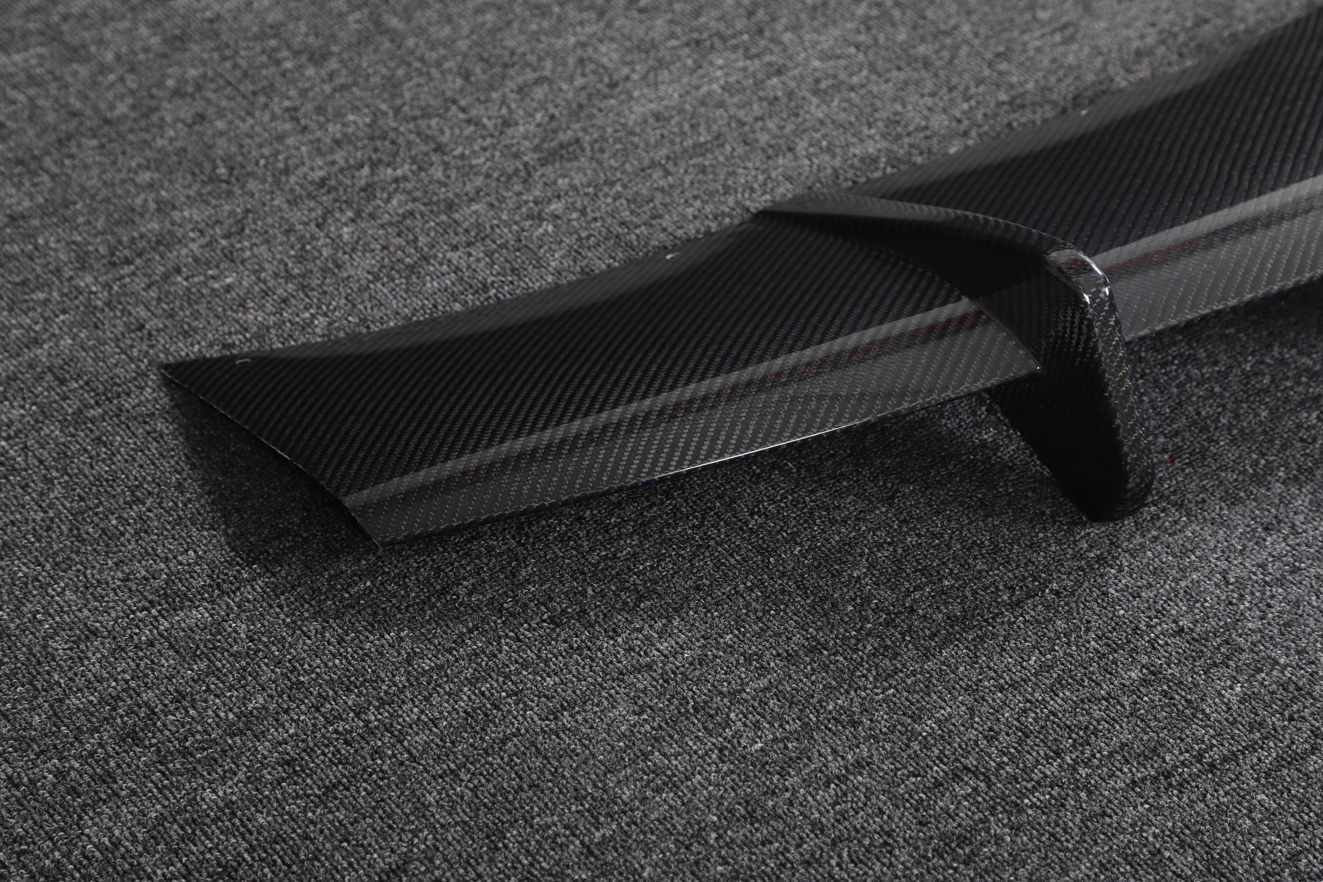 DynaCarbon™️ Carbon Rear Bumper Diffuser for Tesla Model S Plaid 2021-2023