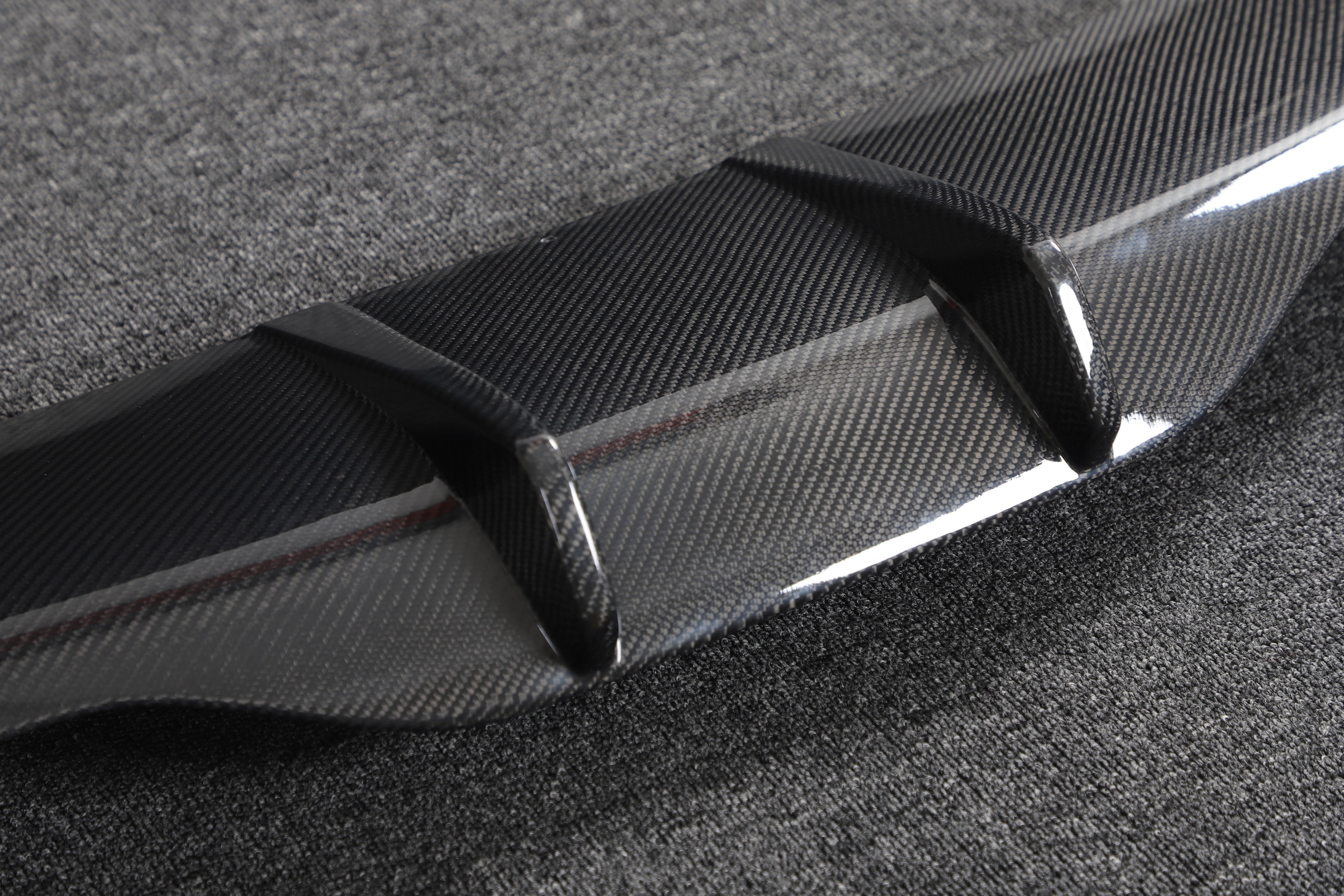 DynaCarbon™️ Carbon Rear Bumper Diffuser for Tesla Model S Plaid 2021-2023