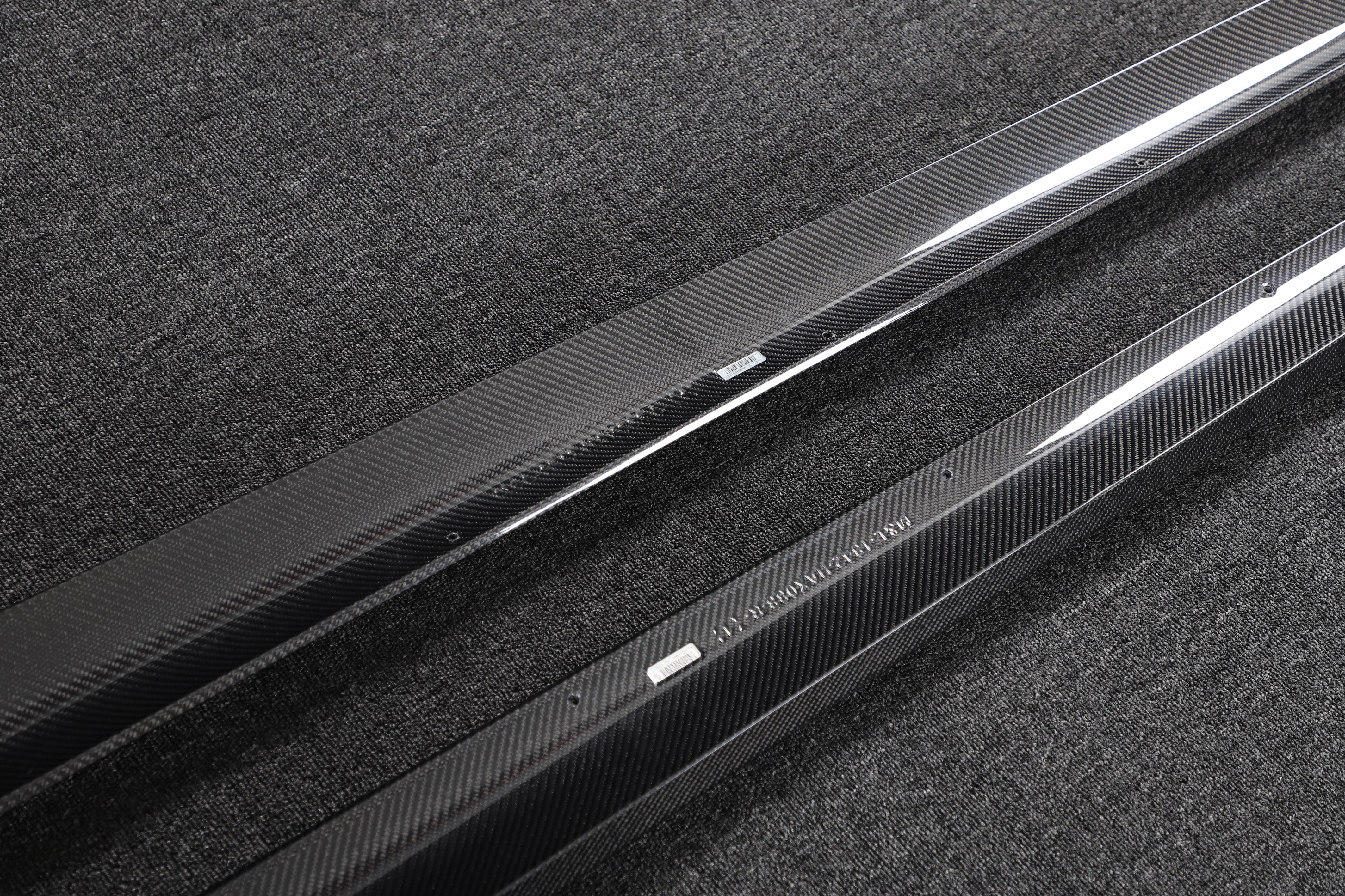 DynaCarbon™️ Carbon Side Skirts for Tesla Model S Plaid 2021-2023
