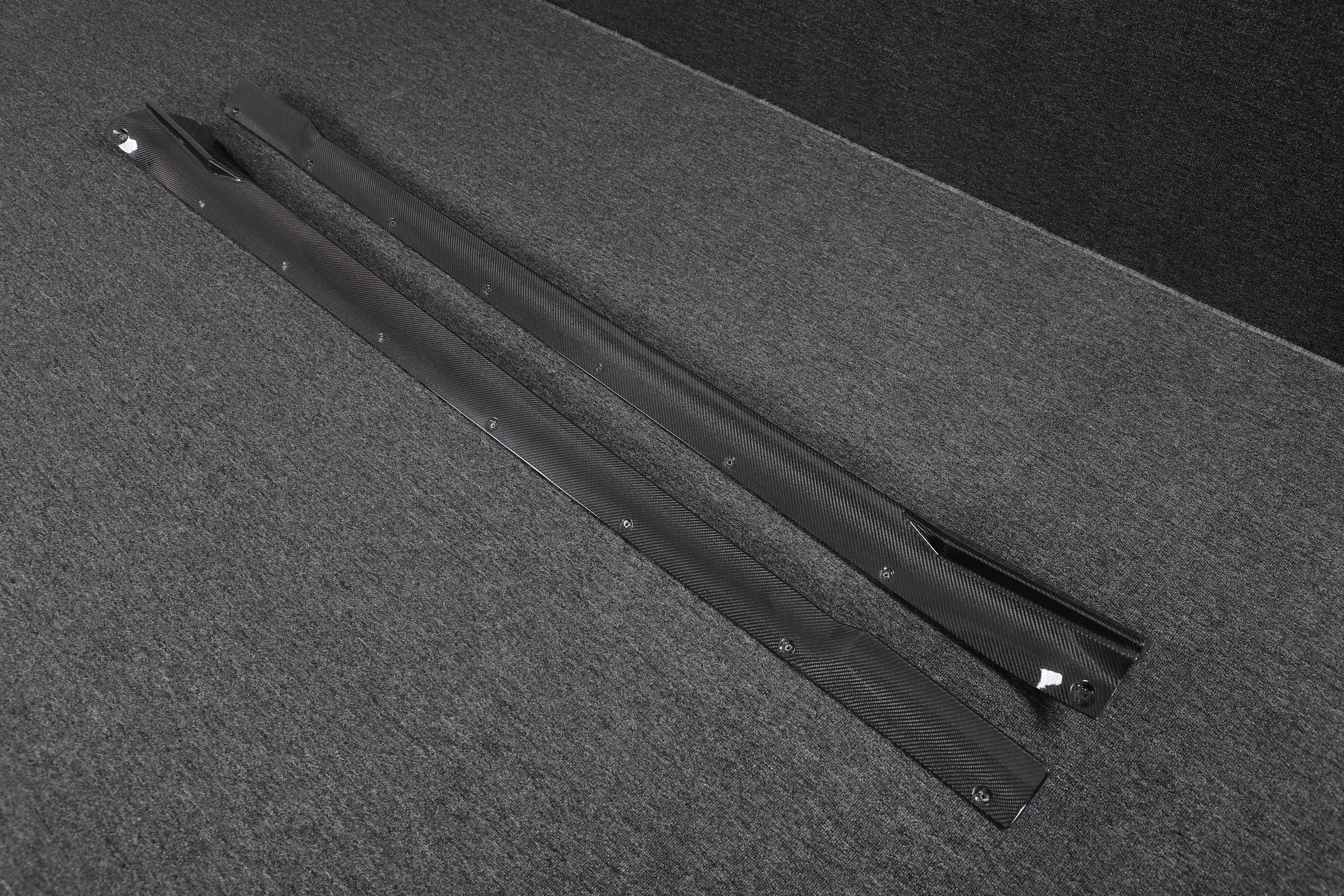 DynaCarbon™️ Carbon Side Skirts for Tesla Model S Plaid 2021-2023