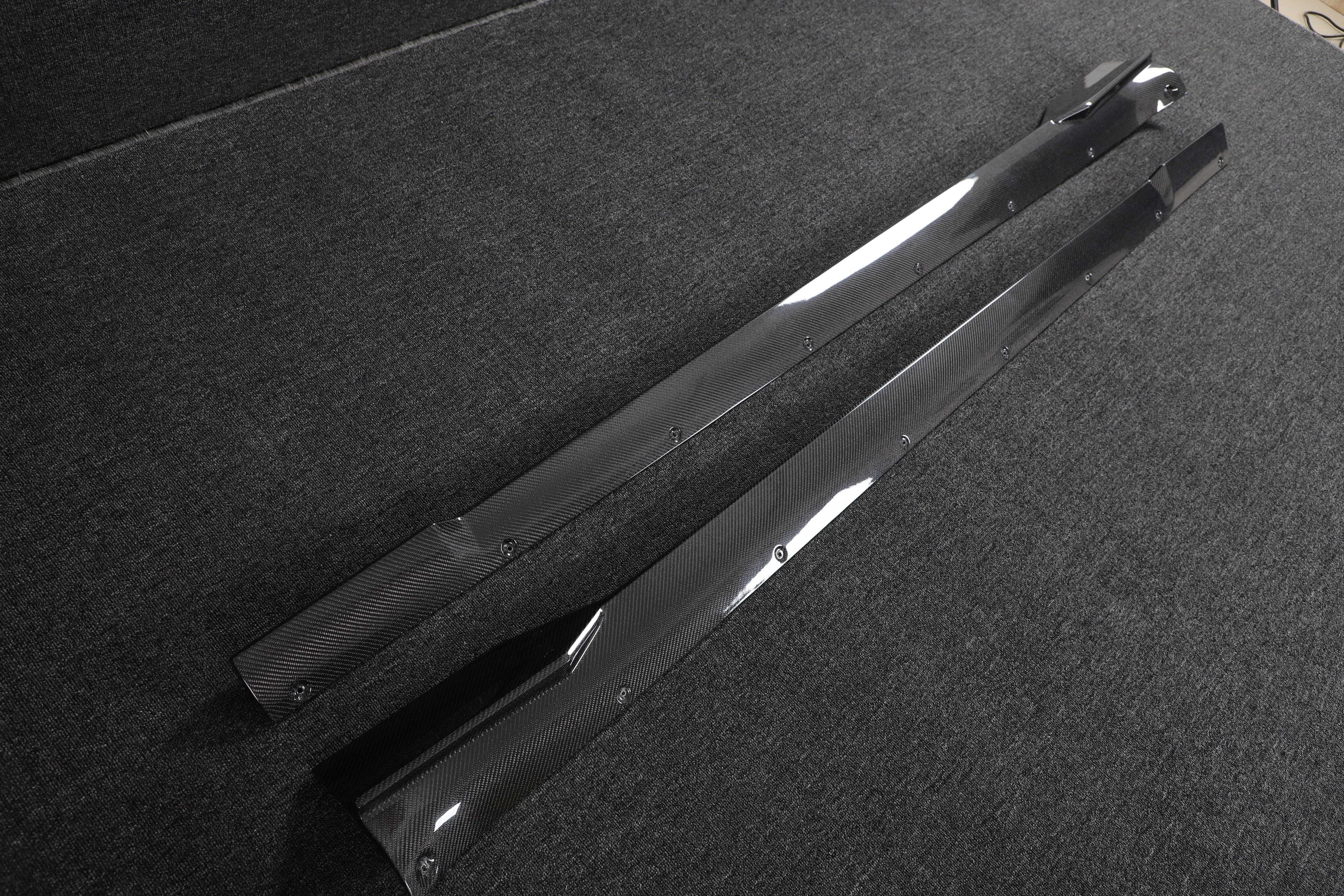 DynaCarbon™️ Carbon Side Skirts for Tesla Model S Plaid 2021-2023