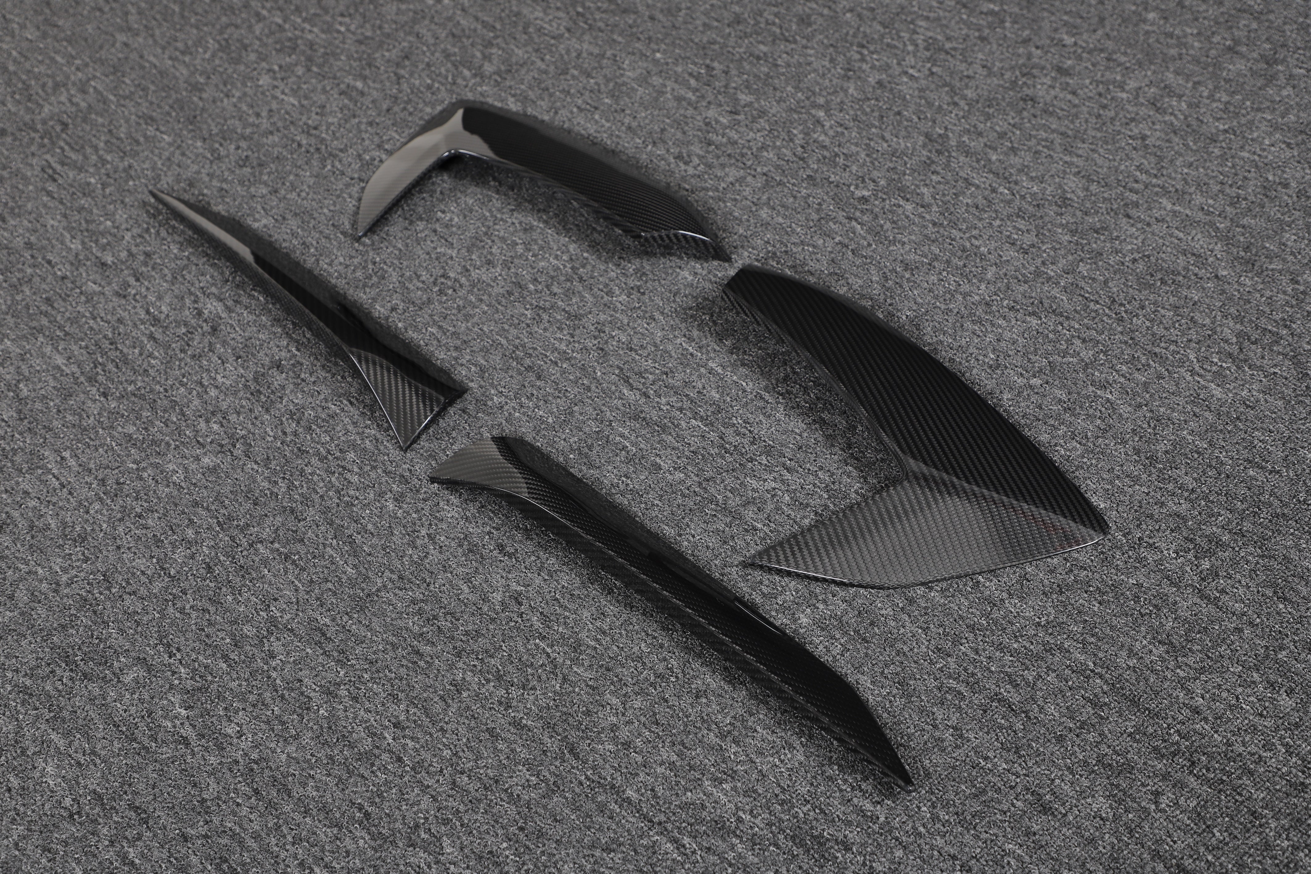 DynaCarbon™️ Carbon Side Scoop Trim for Chevrolet Corvette C8 2020-2021