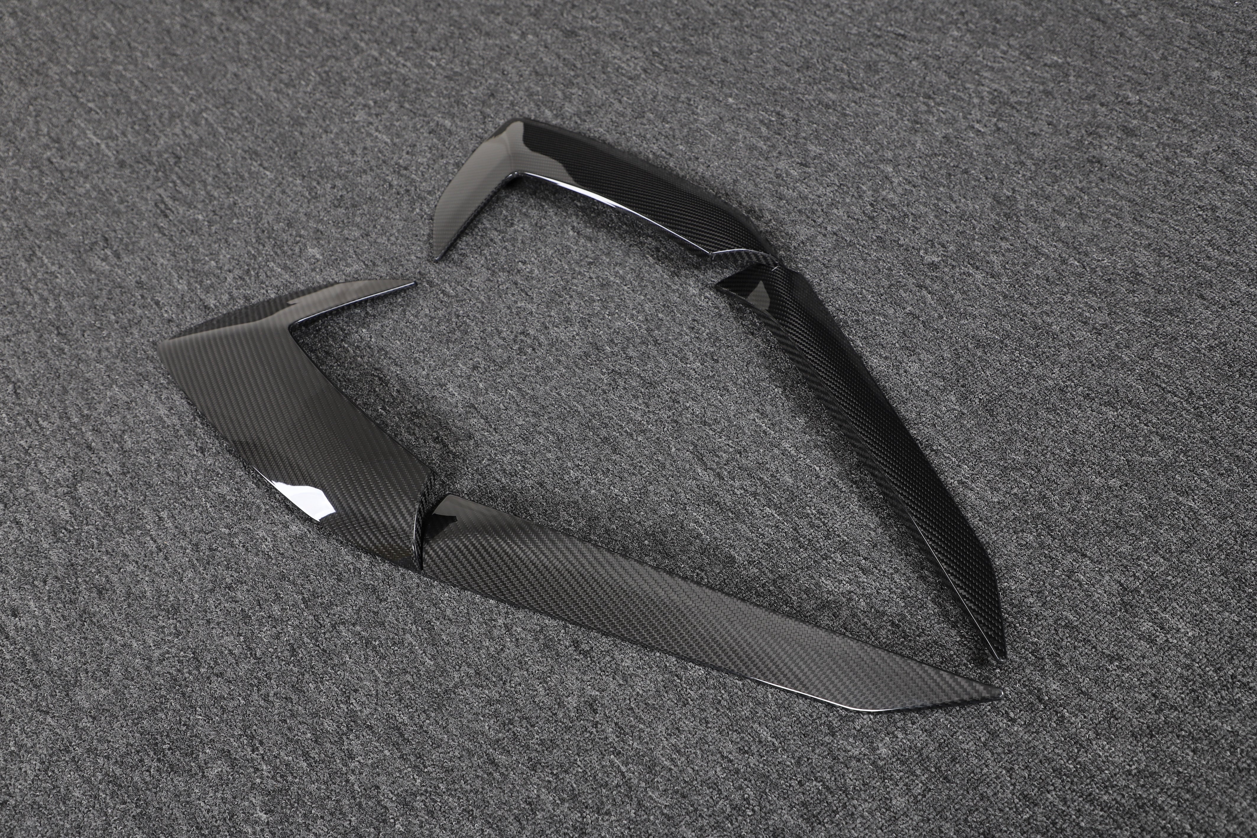 DynaCarbon™️ Carbon Side Scoop Trim for Chevrolet Corvette C8 2020-2021