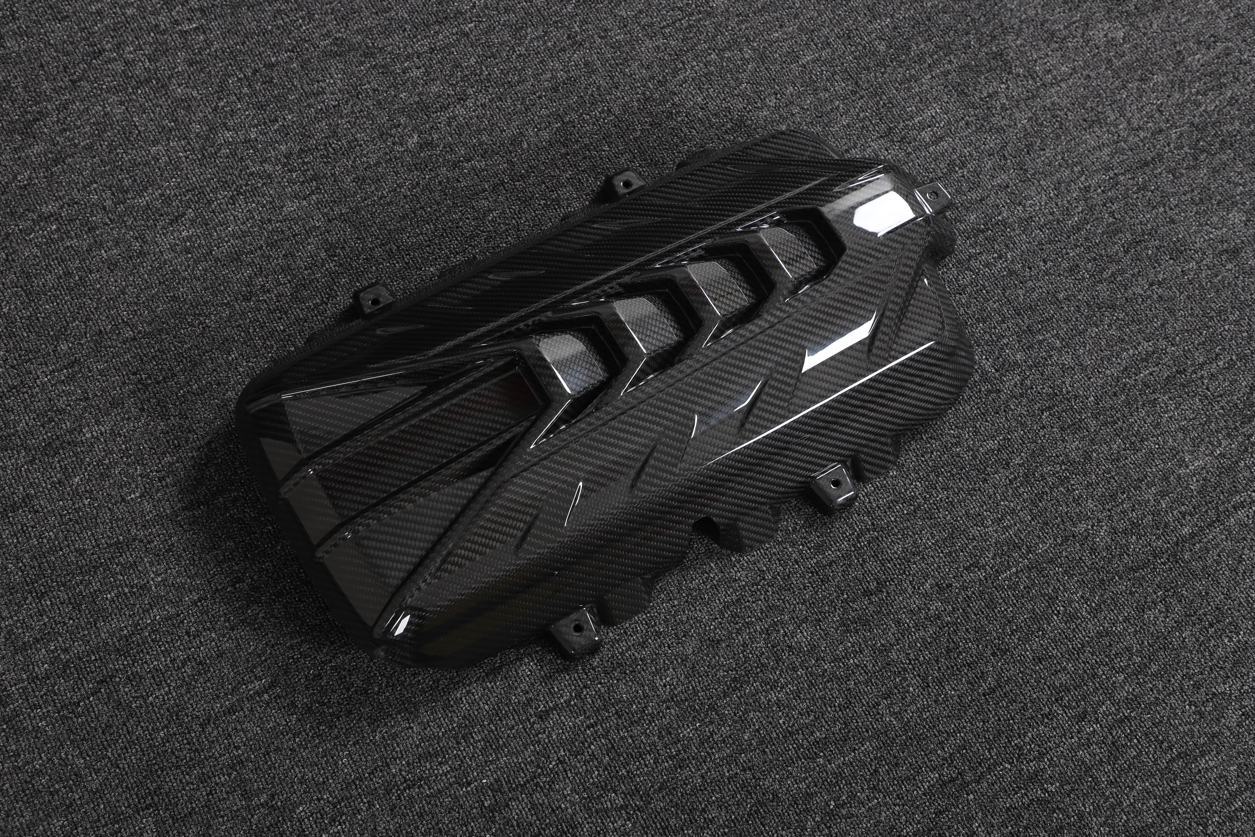DynaCarbon™️ Carbon Fiber Engine Cover for Chevrolet Corvette C8 2020-2021