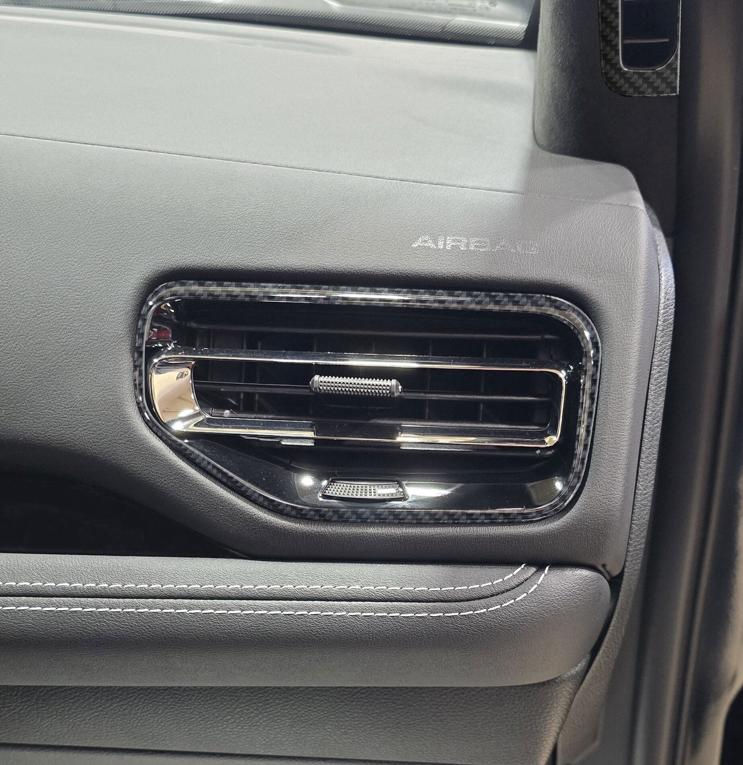 DynaCarbon™️ Carbon Fiber Vents Dodge Durango 2021-2026