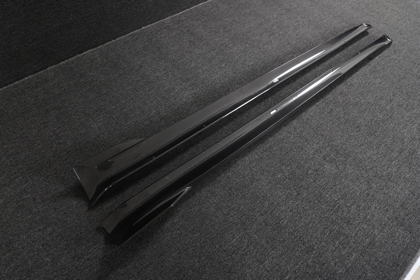 DynaCarbon™️ Carbon Side Skirts for Tesla Model S Plaid 2021-2023