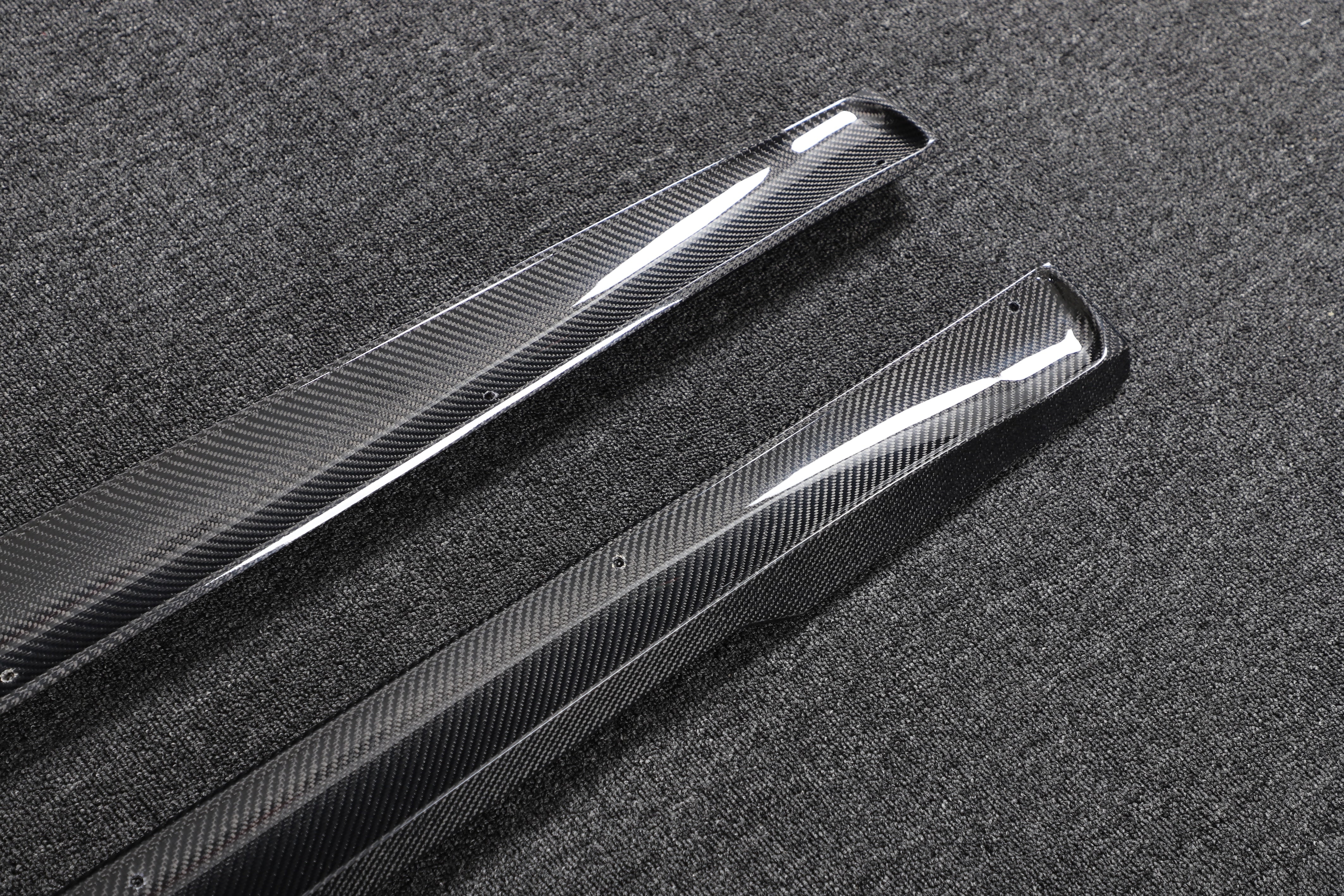 DynaCarbon™️ Carbon Side Skirts for Tesla Model S Plaid 2021-2023