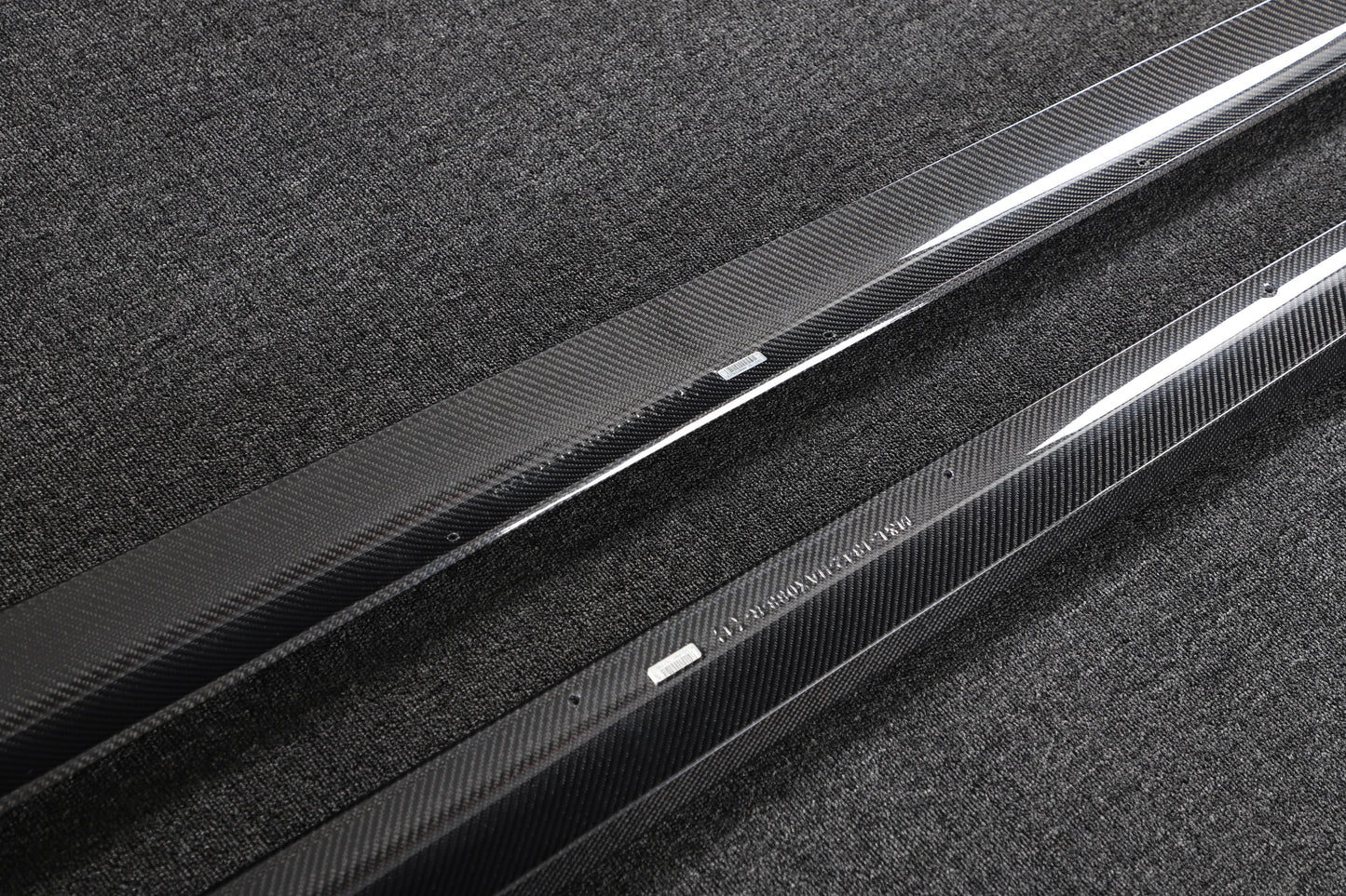 DynaCarbon™️ Carbon Side Skirts for Tesla Model S Plaid 2021-2023