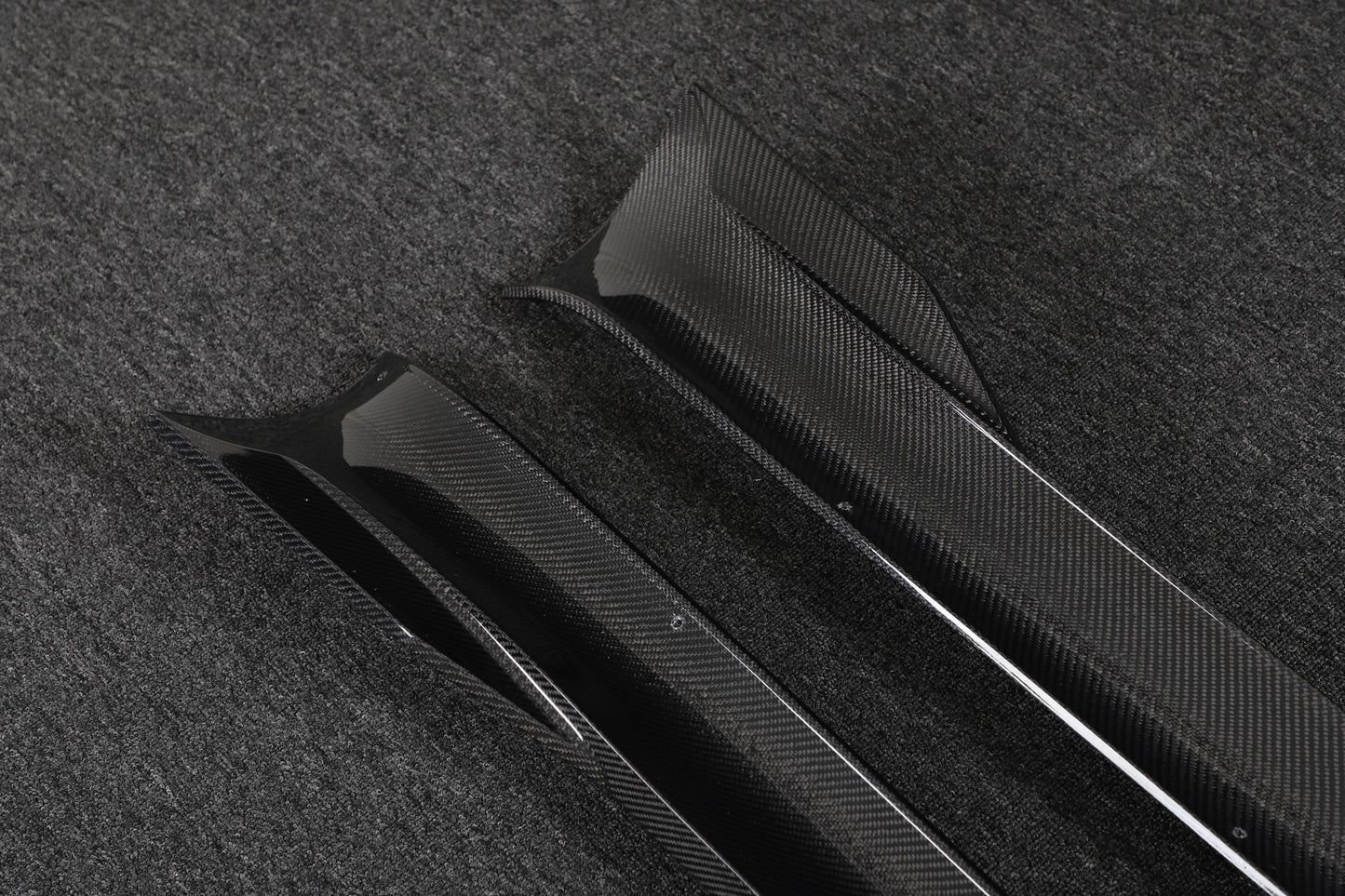 DynaCarbon™️ Carbon Side Skirts for Tesla Model S Plaid 2021-2023