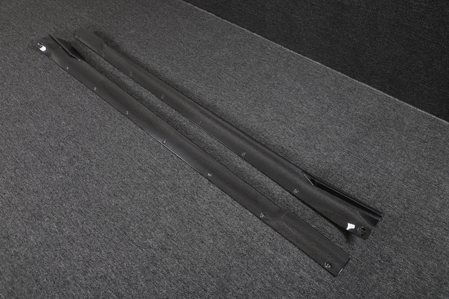 DynaCarbon™️ Carbon Side Skirts for Tesla Model S Plaid 2021-2023