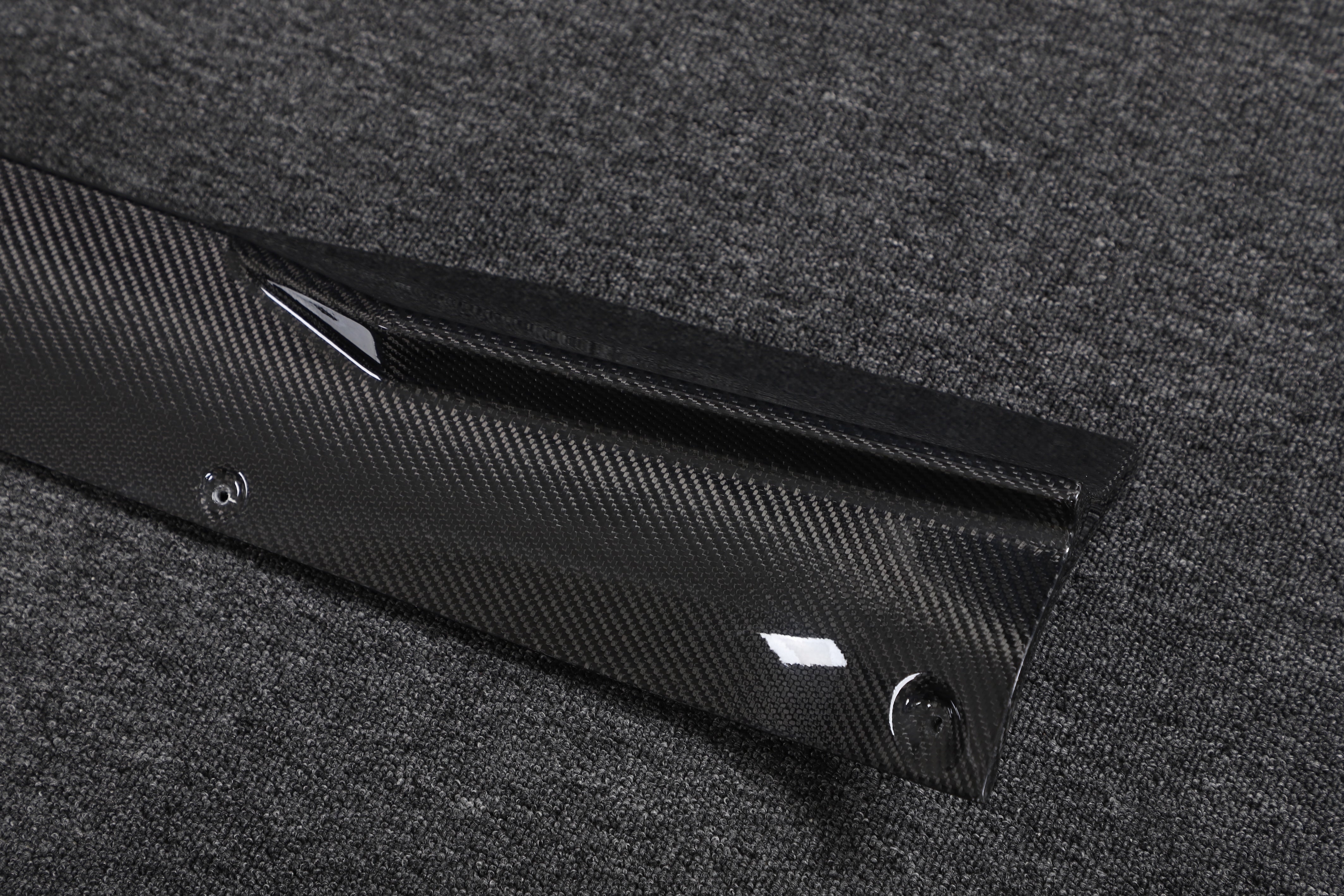 DynaCarbon™️ Carbon Side Skirts for Tesla Model S Plaid 2021-2023
