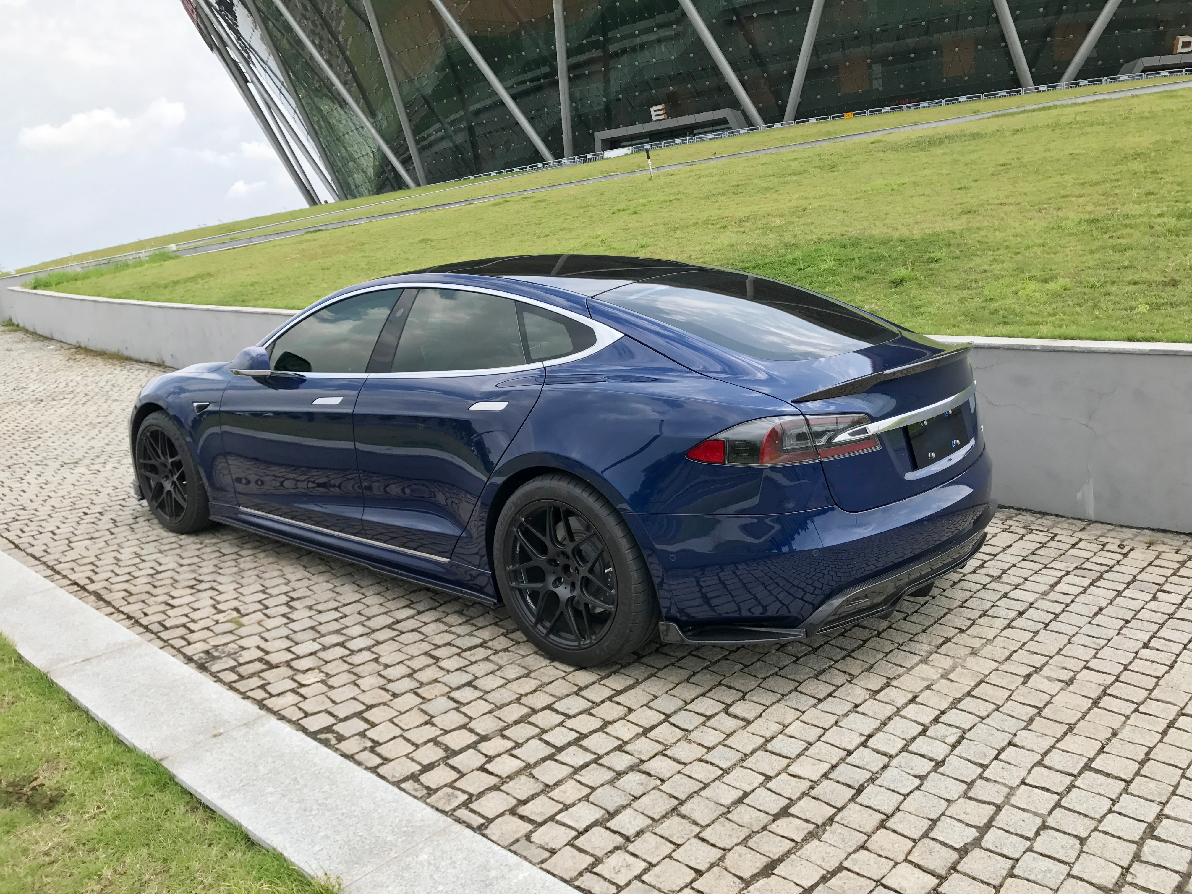 DynaCarbon™️ Carbon Trunk Spoiler for Tesla Model S 2014-2017