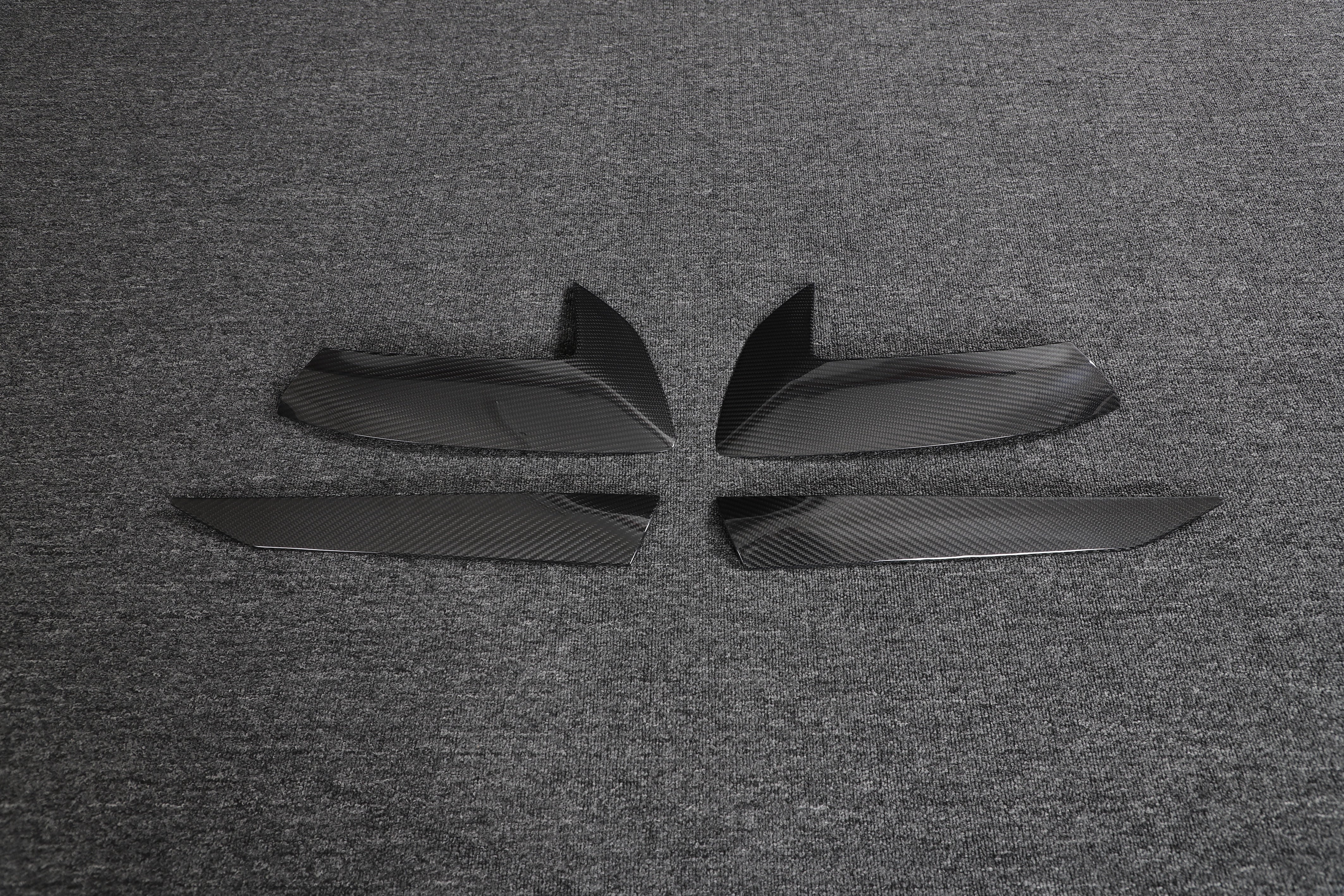 DynaCarbon™️ Carbon Side Scoop Trim for Chevrolet Corvette C8 2020-2021