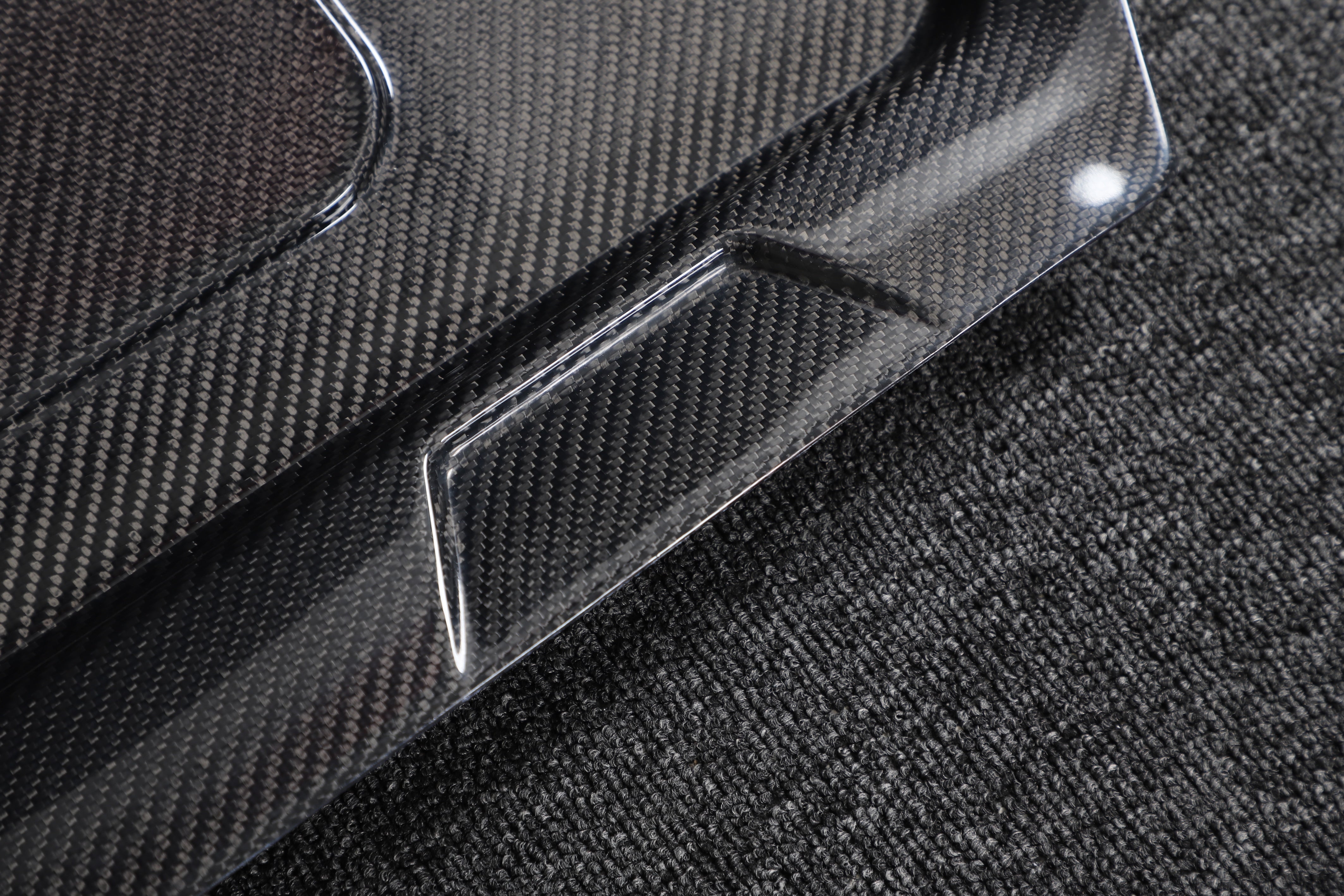 DynaCarbon™️ Carbon Plate Frame for Chevrolet Corvette C8 2020-2021