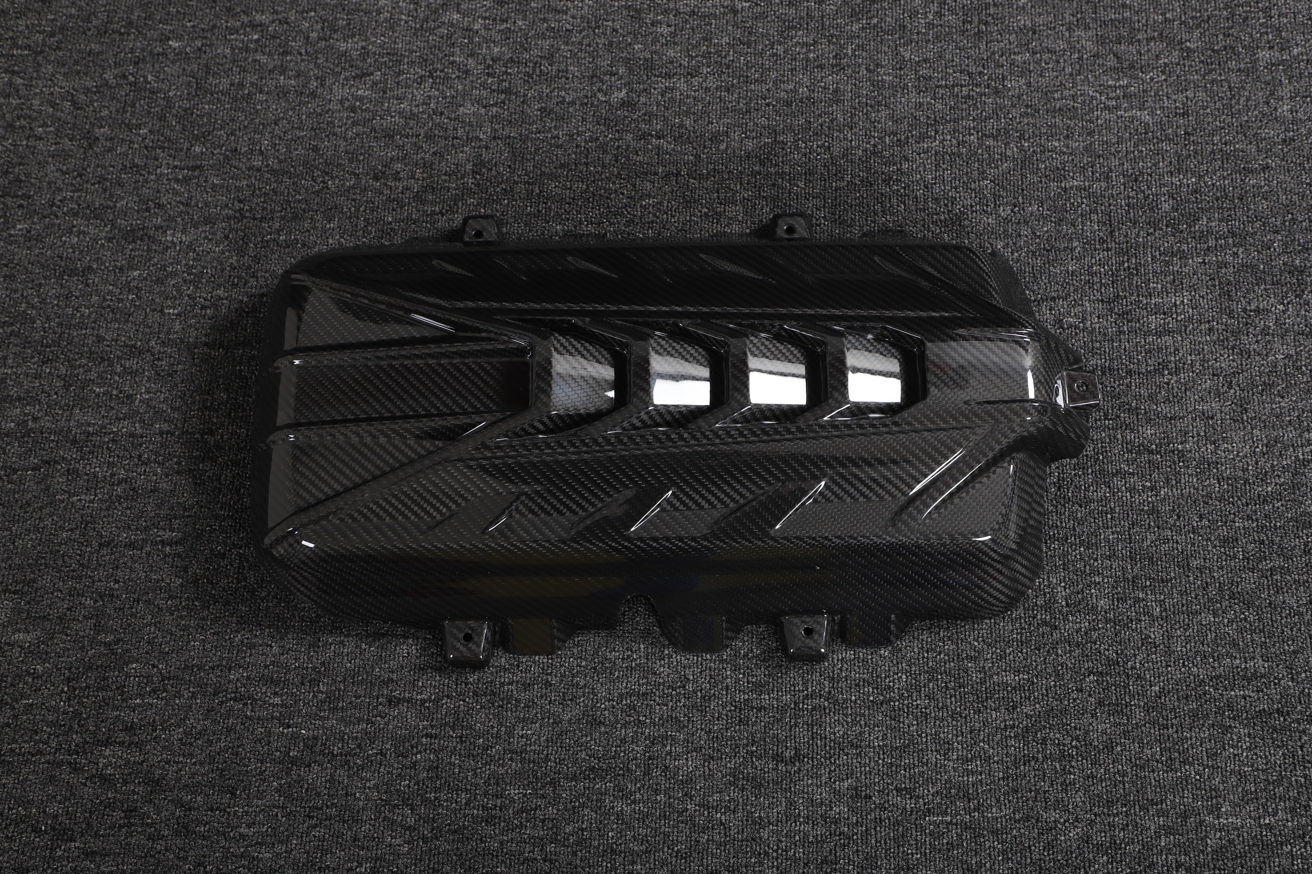 DynaCarbon™️ Carbon Fiber Engine Cover for Chevrolet Corvette C8 2020-2021