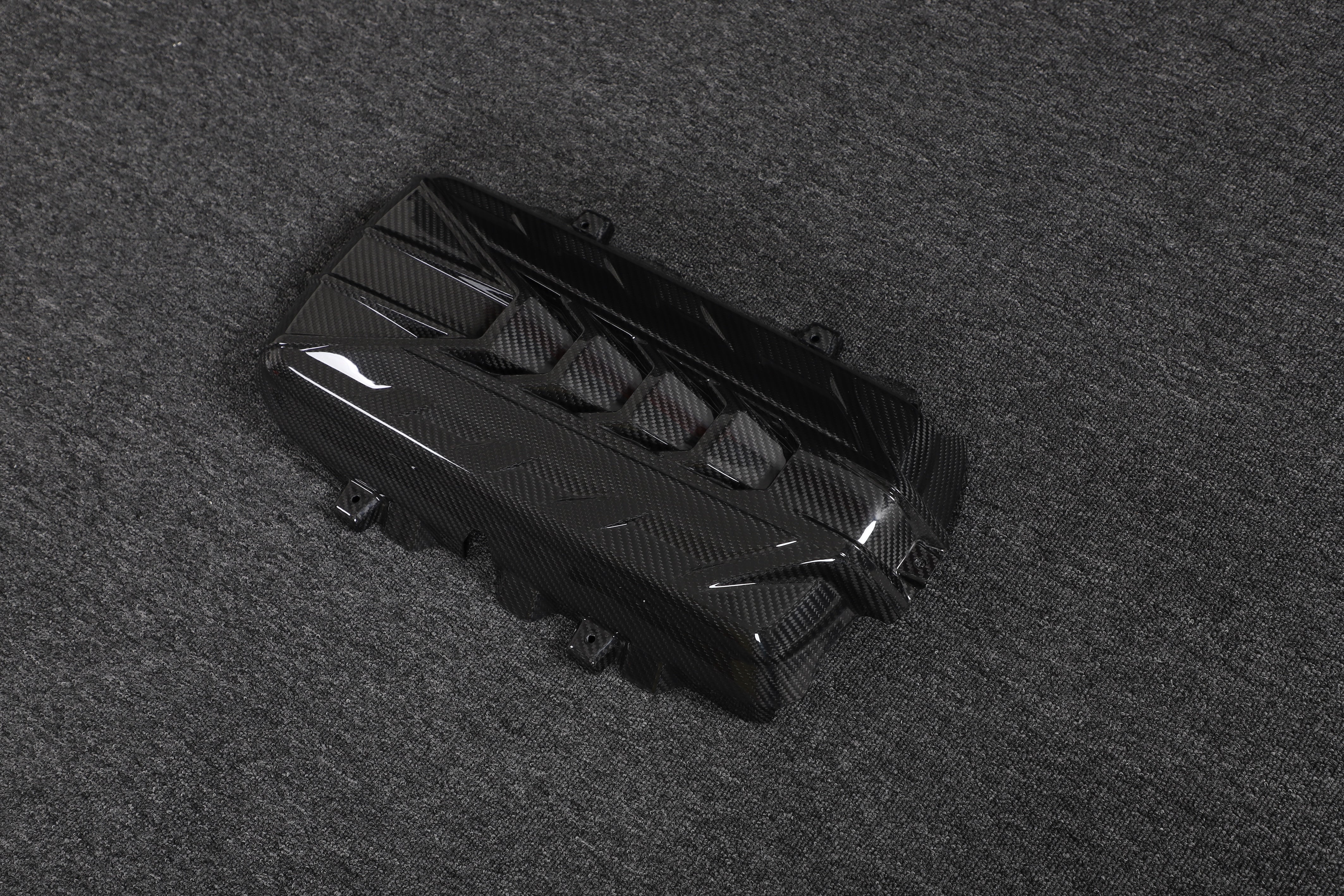DynaCarbon™️ Carbon Fiber Engine Cover for Chevrolet Corvette C8 2020-2021