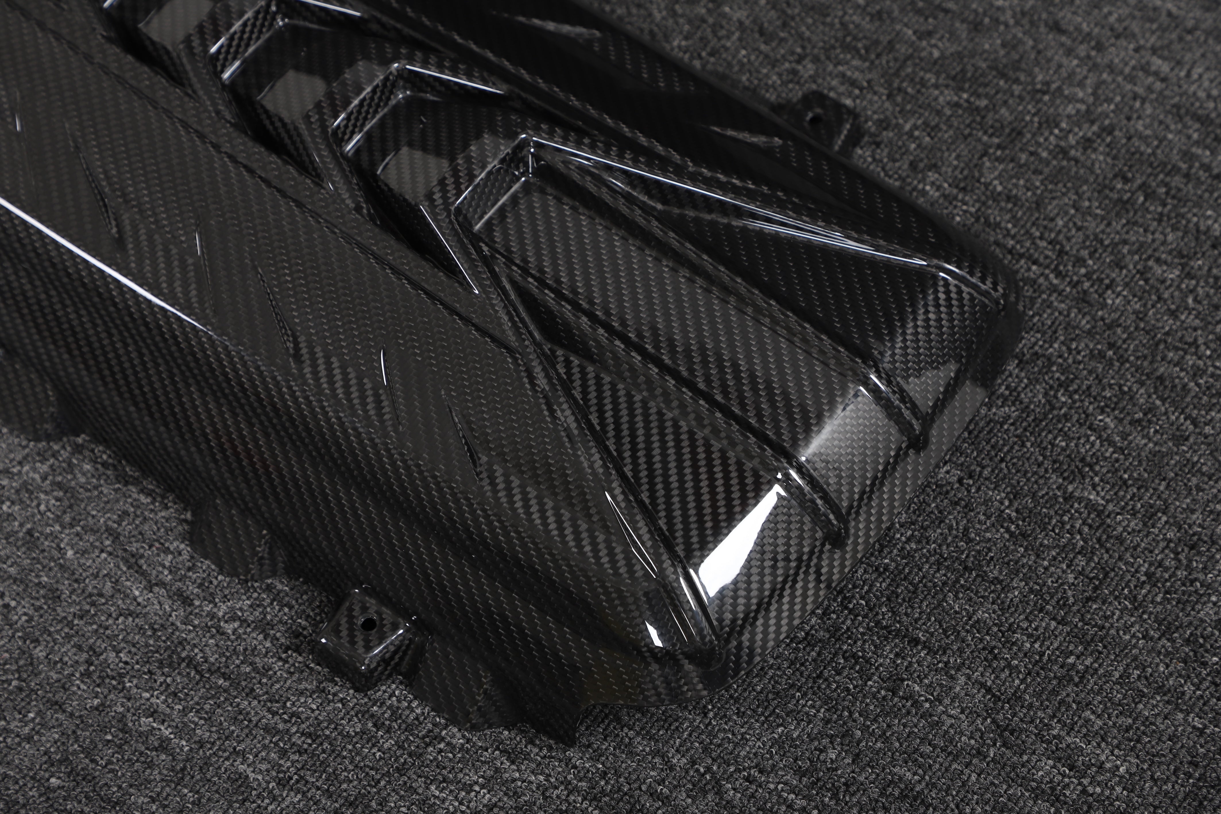 DynaCarbon™️ Carbon Fiber Engine Cover for Chevrolet Corvette C8 2020-2021
