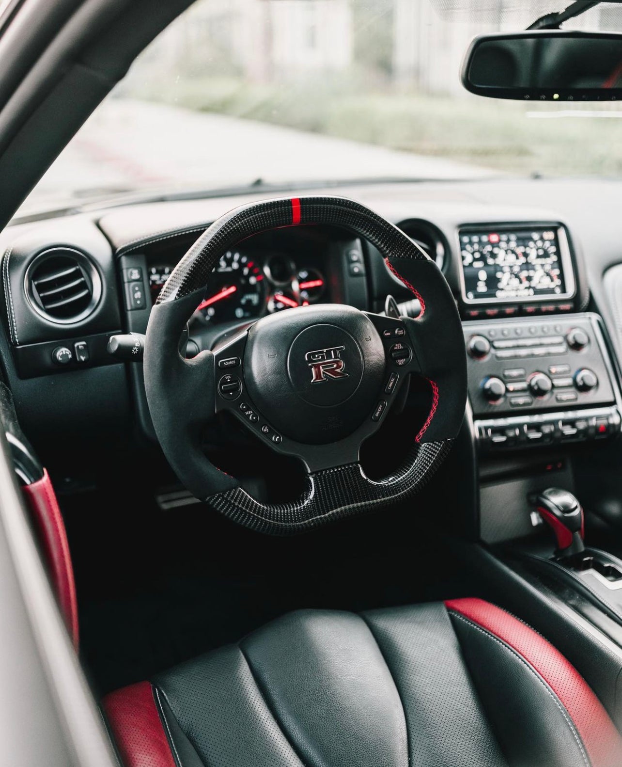 DynaCarbon™️ Nissan GTR 2009-2016 Steering Wheel
